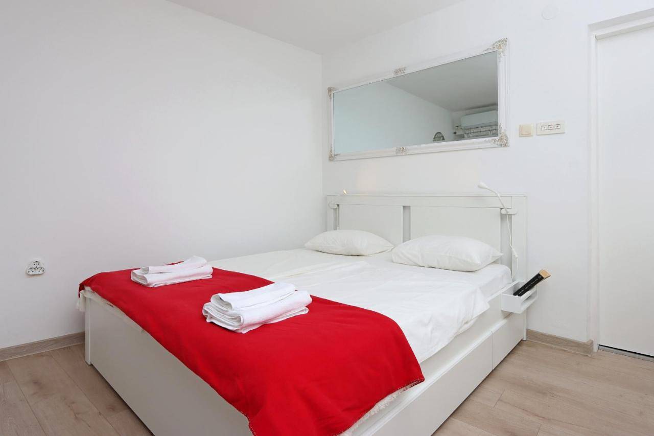 Ganze Wohnung, Sha La La - Charming, unique studio in a historic building next to a castle, Wifi, smart Tv, washer-dryer in Bakar, Primorje-Gorski Kotar