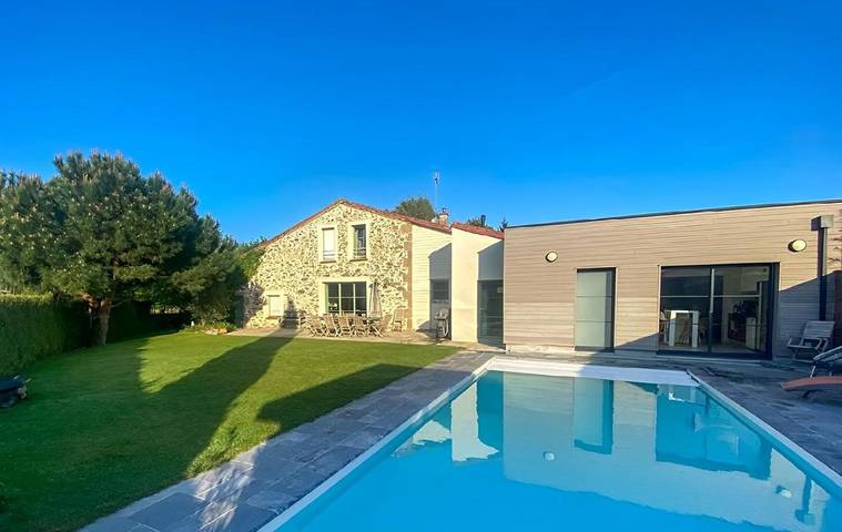 Gîte pour 2 personnes, avec jardin ainsi que piscine et vue à Saint-André-de-la-Marche