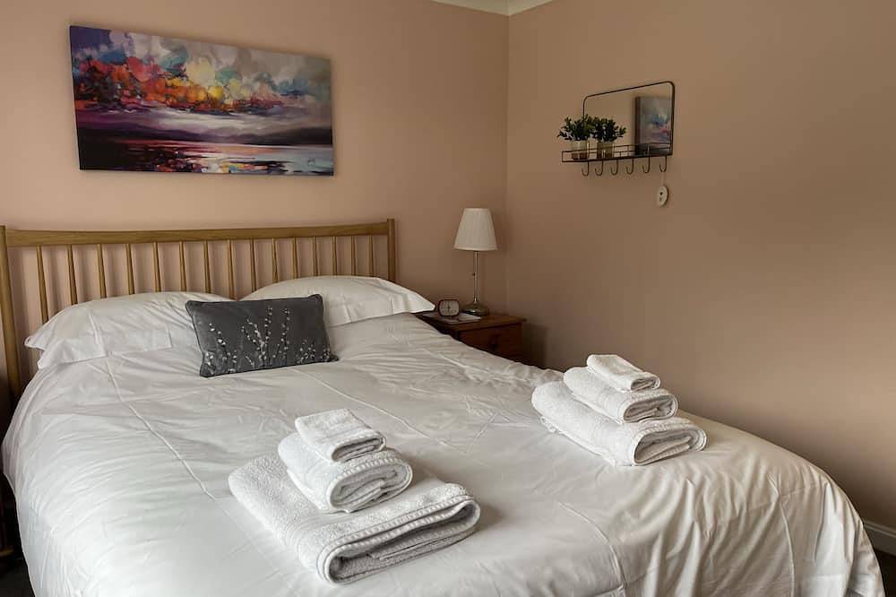 Seaside cottage by a sandy beach - dolphins, golf, near Inverness and Loch Ness in Highlands