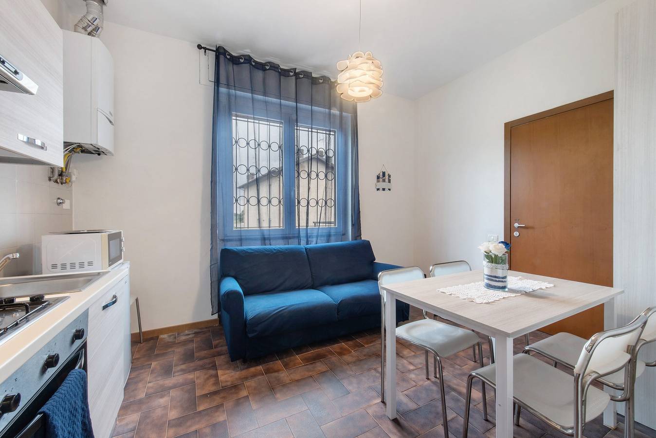 Ganze Wohnung, Ferienwohnung 'Blu' mit Gemeinschaftsterrasse und Wi-Fi in Alzate Brianza, Brianza