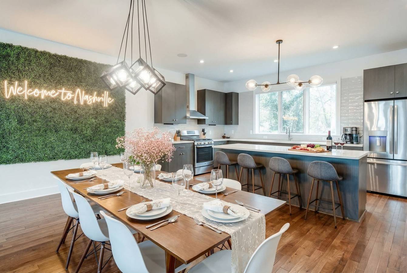 Downtown Luxury - 10 Beds Free Parking in Nashville, Tennessee