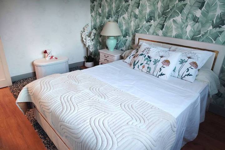 Entire apartment, New Listing in Chartres, Chartres region