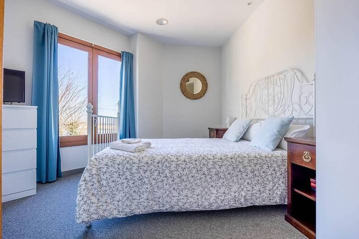 Parador-view apt- sleeps 4-1-bed apt shared rooftop terrace with castle view in Carmona, Province de Séville