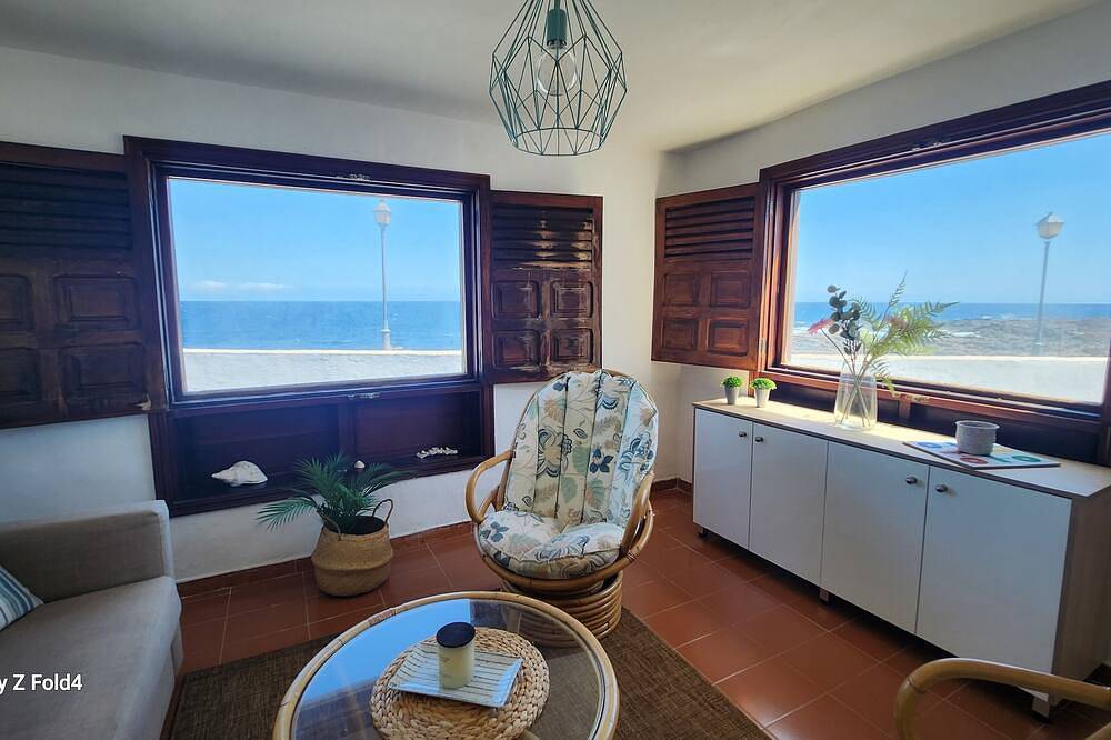Villa Salada on the Ocean Shore in Caleta de Fuste, Antigua