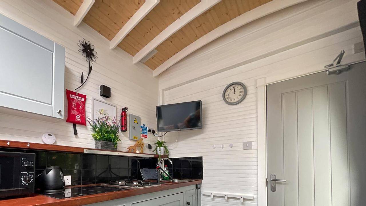 Shepherds hut Bath in Bitton, South Gloucestershire
