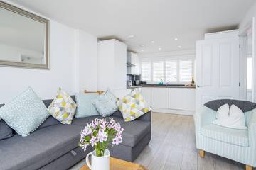 Log Cabin for 2 People in Saundersfoot, Pembrokeshire, Photo 2