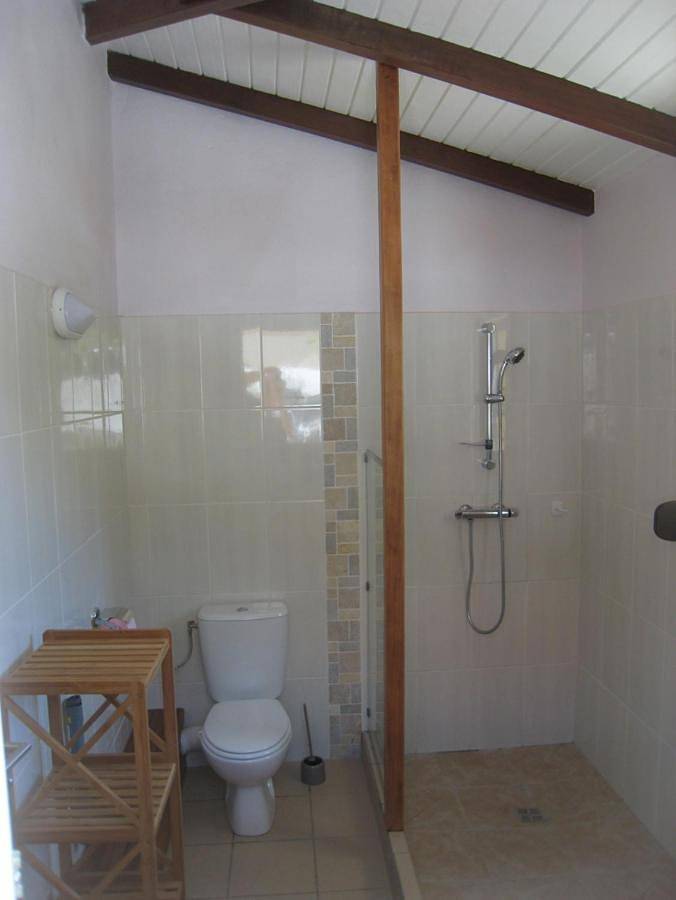 Location de vacances pour 4 personnes, avec jardin et vue à Terre-de-Bas - 3