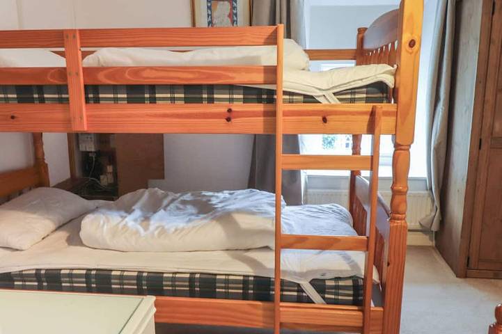 Ty Glyn, pet friendly, character holiday cottage in Beddgelert in Beddgelert, Snowdonia