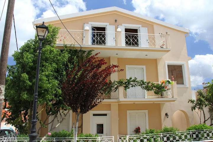 Διαμερίσματα διακοπών για 4 άτομα, με ταράτσα και θέα στο Ληξούρι