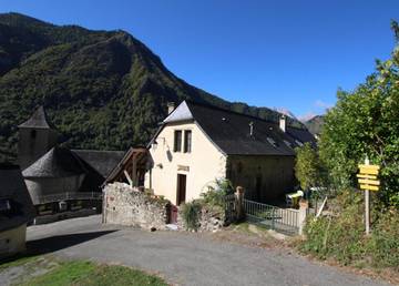 Gîte pour 10 personnes, avec jardin à Cette-Eygun