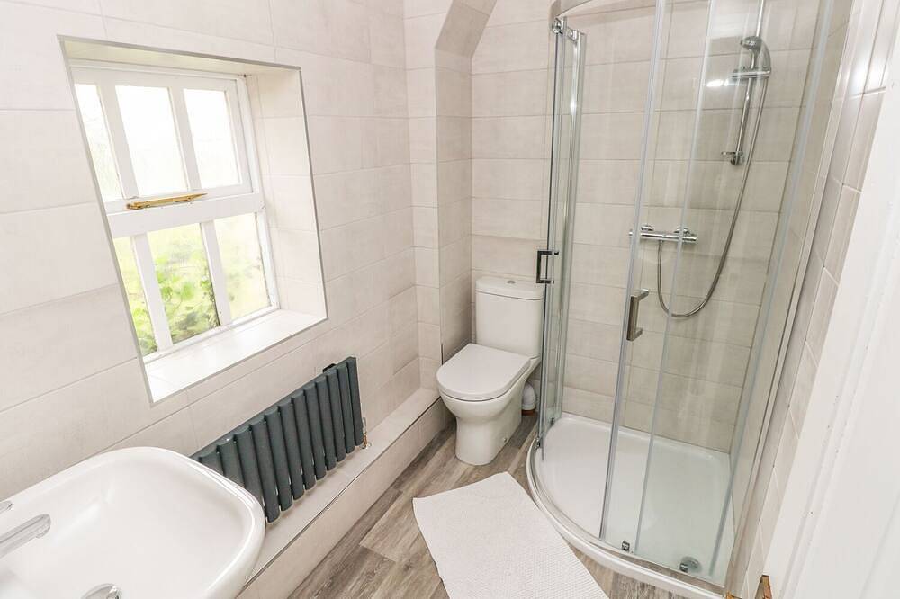 Foxglove Cottage, family friendly, with open fire in Little Haven in Little Haven, Pembrokeshire