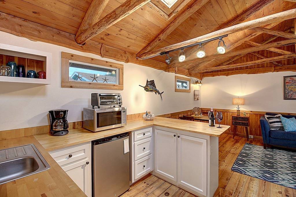 Enjoy the breeze at Nine Palms Cottage in Port Aransas, Mustang Island