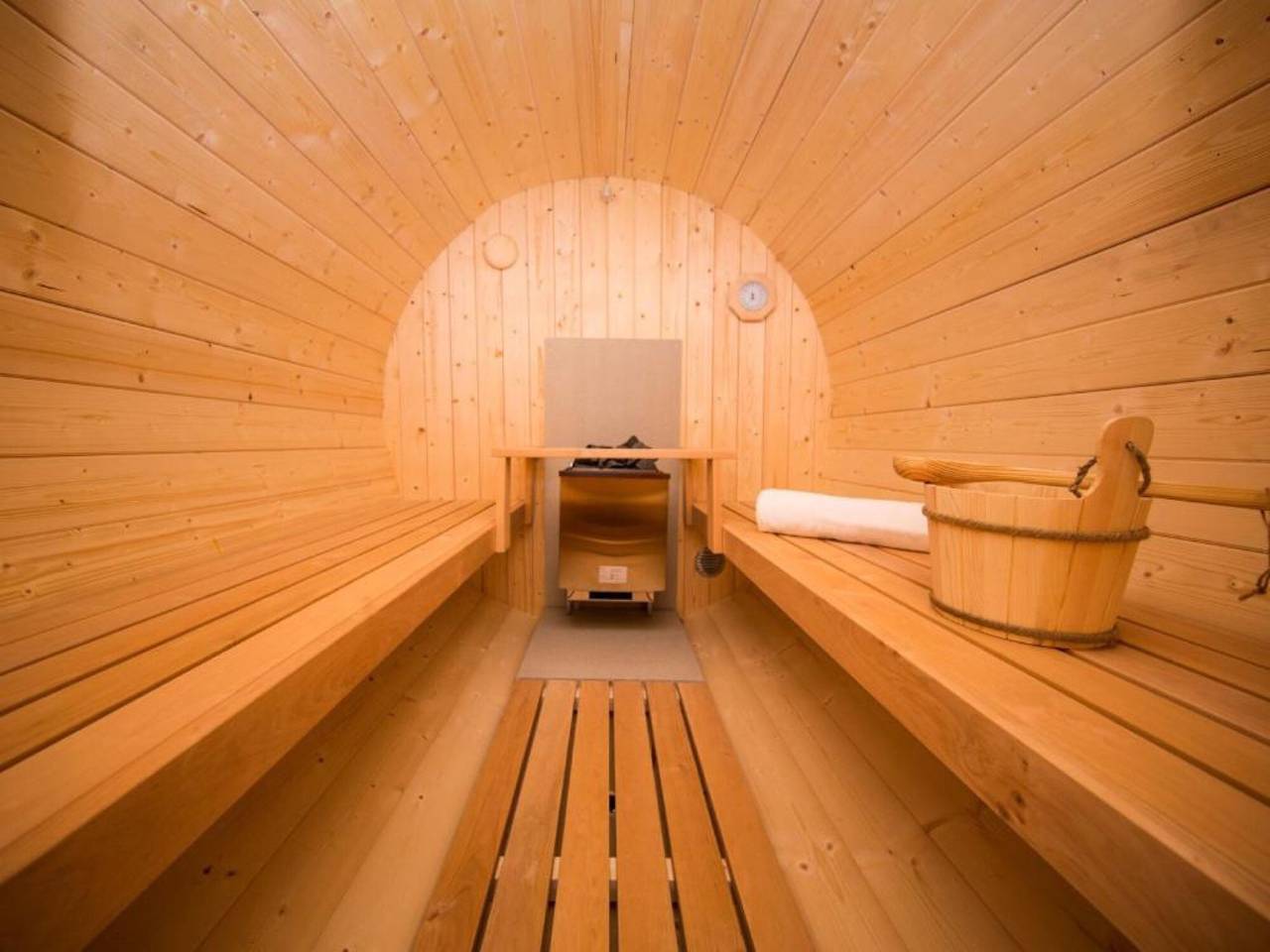 Ganze Wohnung, Ferienhaus 'Berghaus Wiesegg - Uriges Tiroler' mit Bergblick, Gemeinschaftsterrasse und Wlan in Tuxer Alpen, Fügenberg