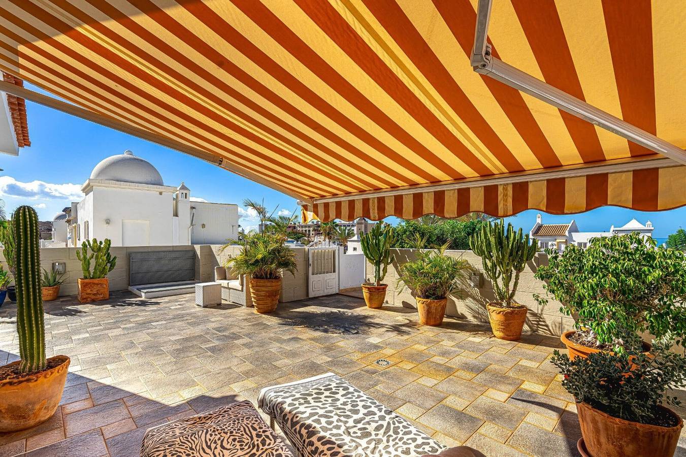 Apartamento entero, Apartamento vacacional 'Estrella' con vistas al mar, Wi-Fi y aire acondicionado in Playa Paraíso, Adeje