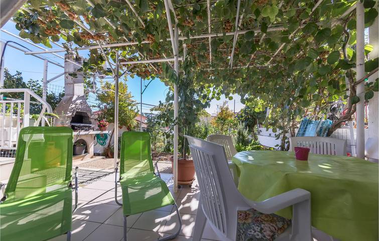 Ganze Ferienwohnung, Gemütliche Ferienwohnung mit Terrasse, Parkplatz und WLAN, in Strandnähe – Havajka 2 km in Pula-Medulin, Pula