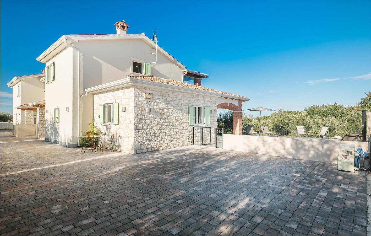 Urlaub am Meer: Gemütliche 1-Zimmer-Wohnung mit Terrasse und beheiztem Pool in Umag und Umgebung