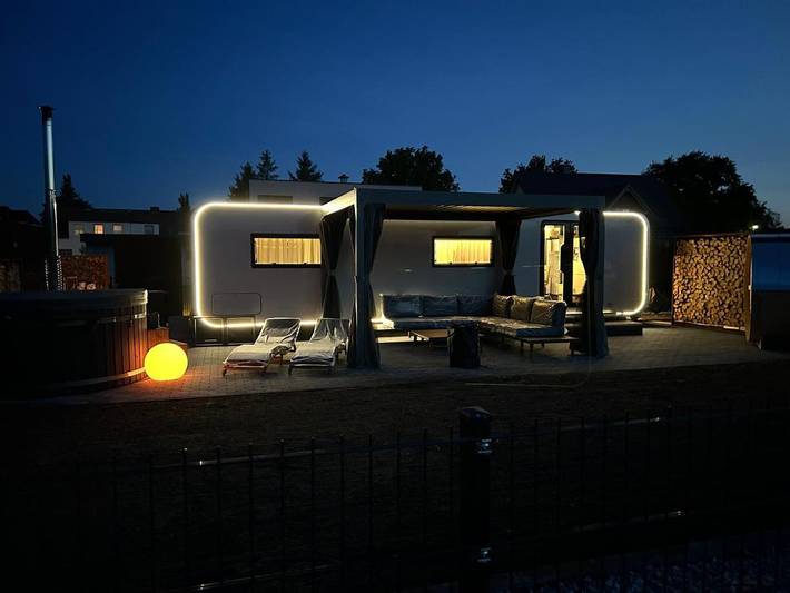 Ferienwohnung für 2 Personen, mit Whirlpool und Terrasse sowie Garten und Pool