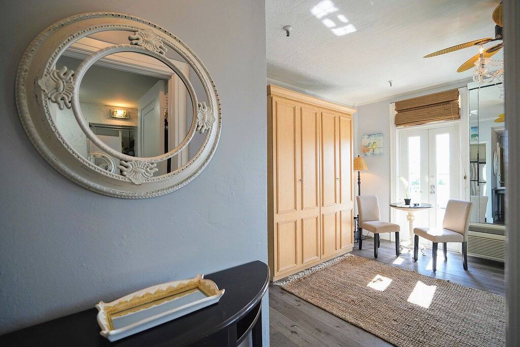 Ganze Wohnung, Beste Aussicht mit Juliette Balkon! Blick auf Breakers und Trump Towers! Kochnische! in Palm Beach, Palm Beach County