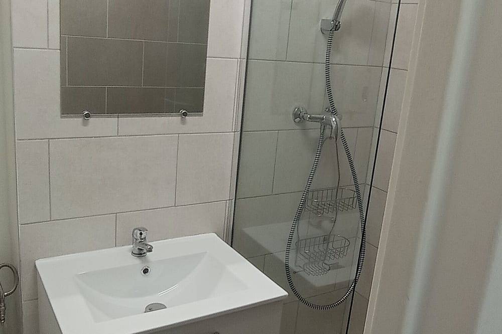 Appartement entier, Profitez d'un logement élégant et central à 3 min de la plage , in Le Grau-du-Roi, Côte d'Améthyste