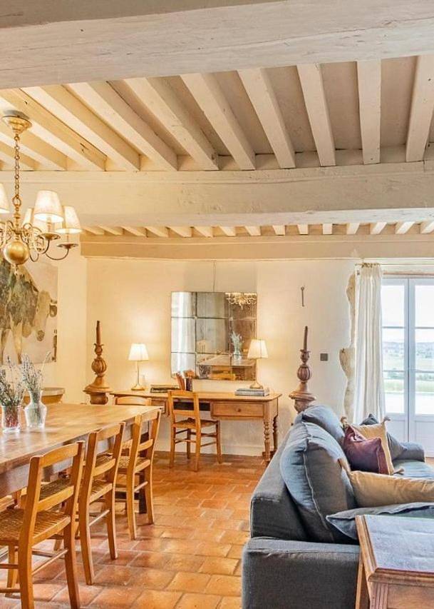 Location de vacances pour 8 personnes, avec piscine ainsi que jardin et terrasse à Saint-Julien-de-Civry - 4