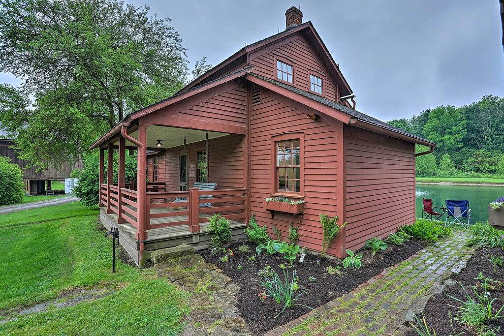 Quaint Winesburg Cottage w/ Porch & Pond! in Holmes County