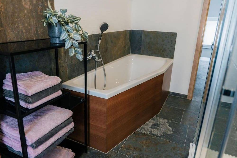 Ferienhaus Maarwinkel - 4-Bett Ferienhaus Bad/Wc, 2 Schlafräume in Gillenfeld, Vulkaneifel