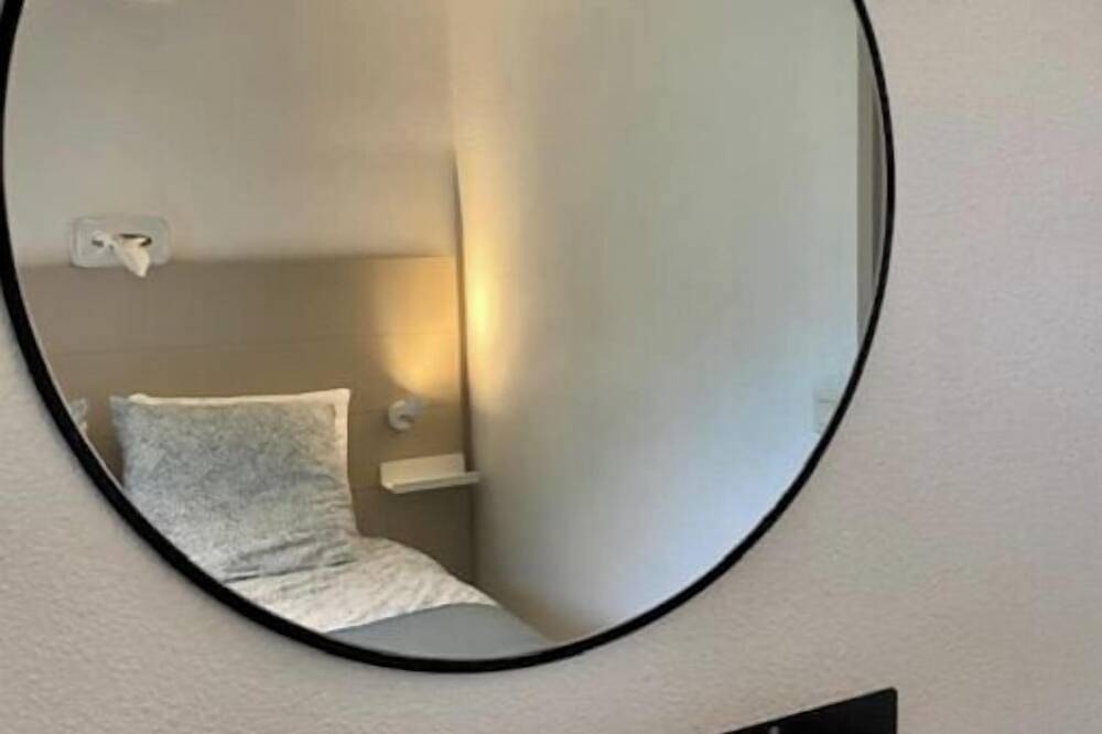 Entire apartment, Cosy apartment in residence with mountain and river views in Arreau, French Pyrenees