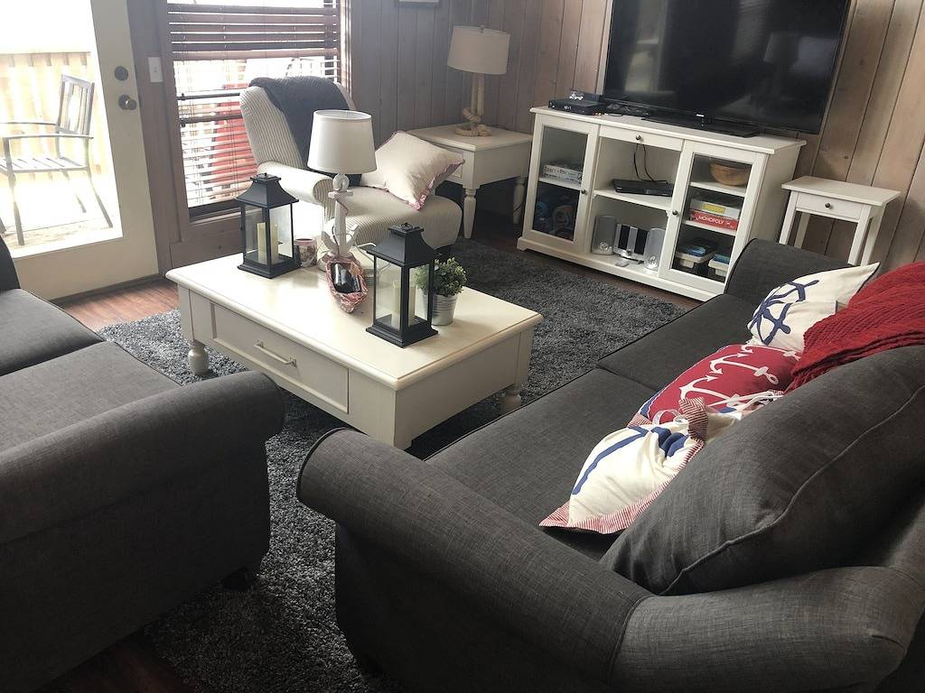 Ganze Wohnung, Schöne, malerische Keowee Key Wohnung mit Blick auf den Golfplatz! in Lake Keowee