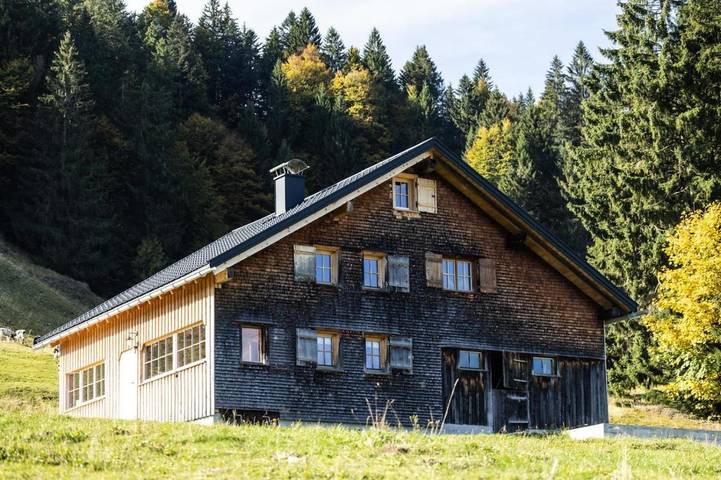 Chalet für 8 Personen, mit Terrasse und Ausblick in Schwarzenberg