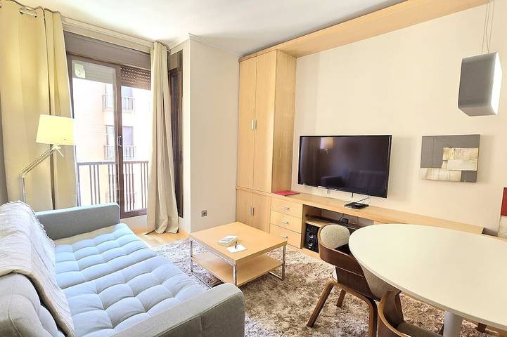 Location de vacances pour 3 personnes, avec jardin et piscine, animaux acceptés à Madrid