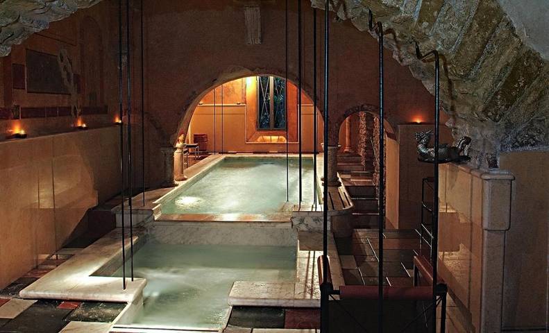 Appartamento per 4 persone, con Balcone e Idromassaggio nonché Terrazza e Piscina a Tivoli