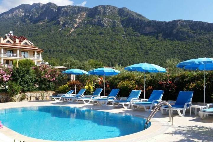 Villa for 9 people, with garden and balcony in Hisaronu