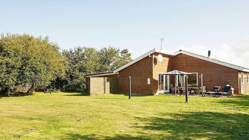 Ferieudlejning for 7 personer, med terrasse og jacuzzi samt sauna, husdyr tilladt i Odsherred