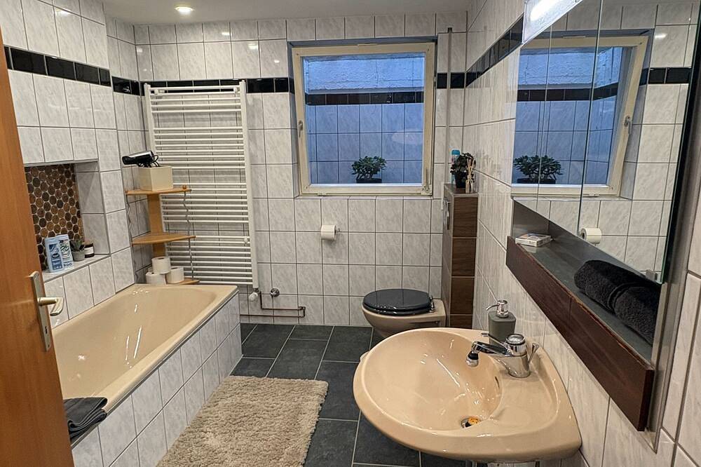 Apartamento inteiro, Spacious, fully equipped vacation apartment for up to 4 people near the border in Rheinfelden, Floresta Negra do Sul