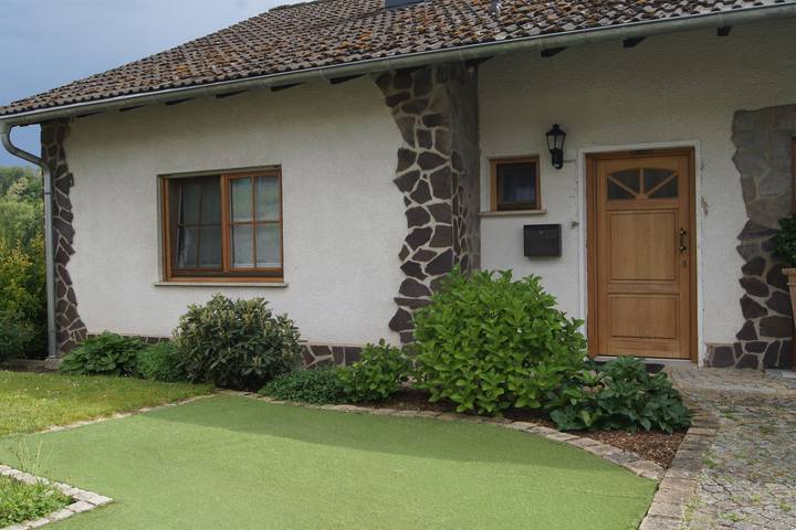 Ferienhaus für 4 Personen, mit Balkon und Terrasse sowie Ausblick im Saarland