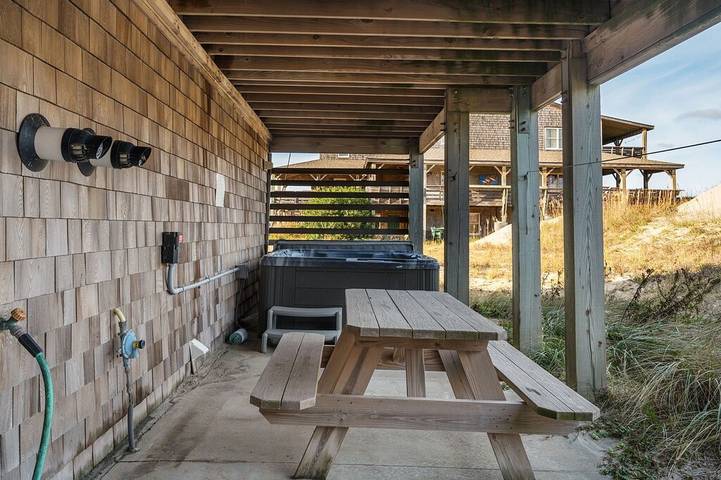 Vacation rental for 10 people, with balcony and hot tub as well as pool in Nags Head