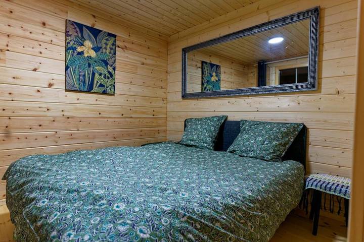 Ferienhaus für 4 Personen, mit Balkon und Terrasse sowie Garten und Seeblick
