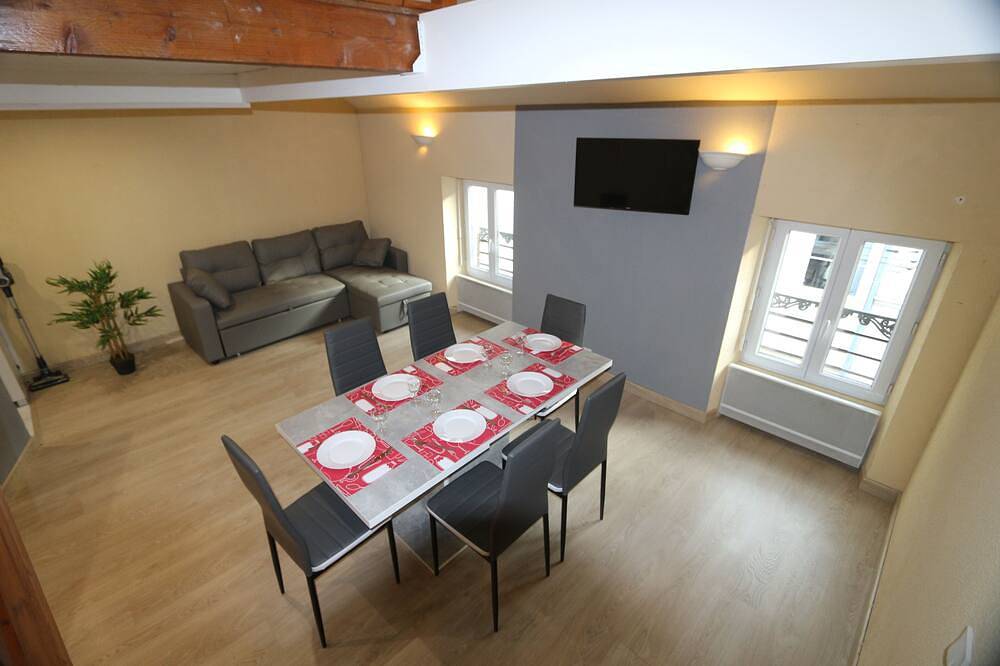 Entire apartment, Apartments for 6 people air-conditioned private parking in Cholet, Cholet region