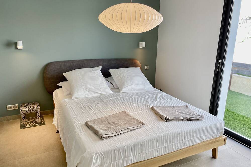 Contemporary house - heated swimming pool- 5 bedrooms - 10 people in Biarritz, Bayonne und Umgebung