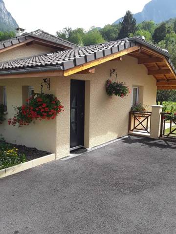 Gîte pour 3 personnes, avec vue et jardin, animaux acceptés à Scionzier