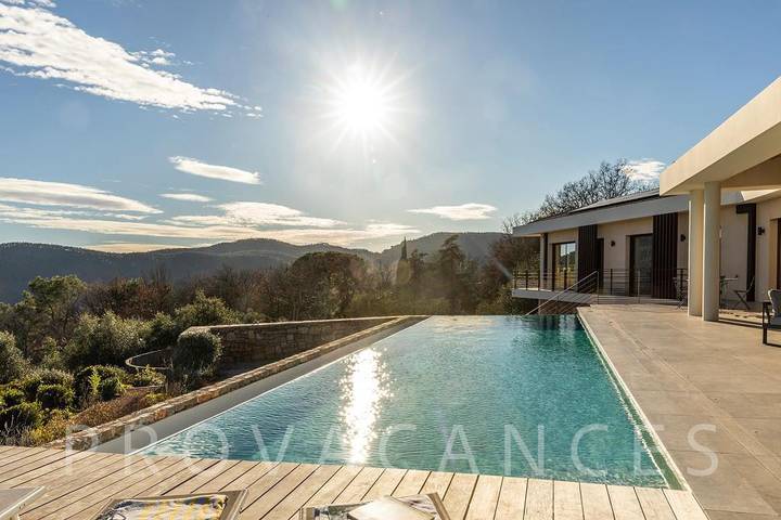 Location de vacances pour 10 personnes, avec piscine et jardin à Bagnols-en-Forêt - 2