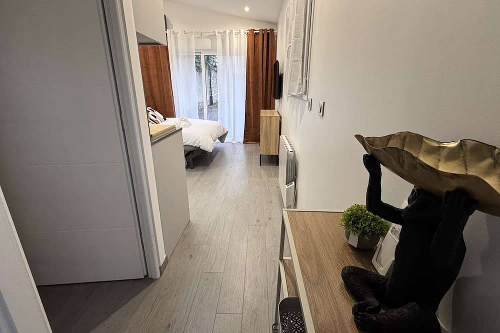 Ground floor studio, terrace, parking near Paris in Maisons-Alfort, Valle del Marne