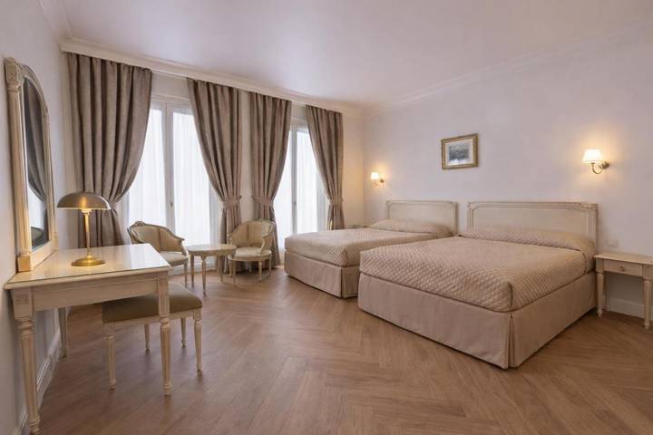 Hôtel pour 3 personnes, avec balcon dans Grotte de Massabielle - 4