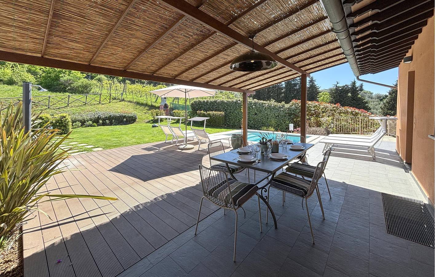 Accogliente appartamento in riva al lago con piscina e parcheggio in Magione, Lago Trasimeno