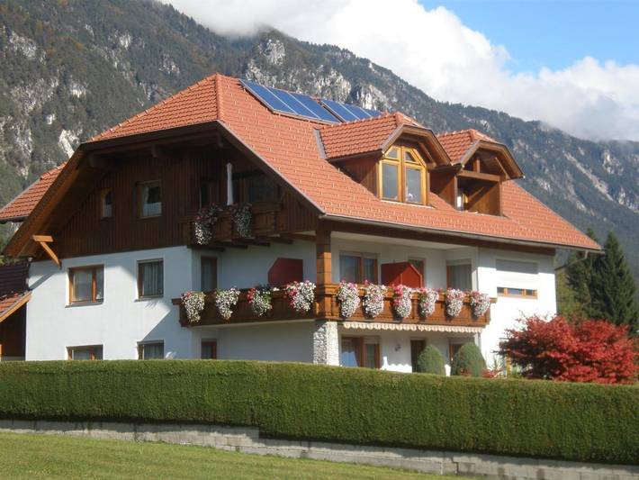 Ferienwohnung für 4 Personen, mit Seeblick und Ausblick sowie Terrasse, mit Haustier am Pressegger See