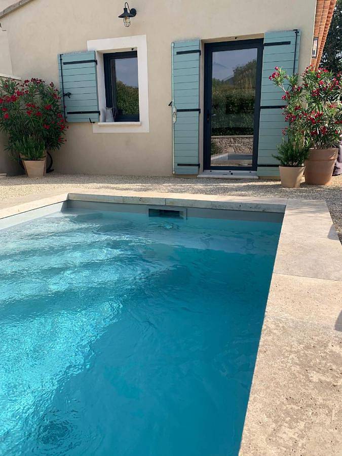 Location de vacances pour 2 personnes, avec vue ainsi que piscine et jardin à Cucuron - 4