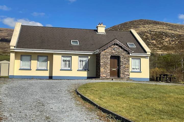 Holiday rental for 6 people, with terrace and garden in Dingle Peninsula