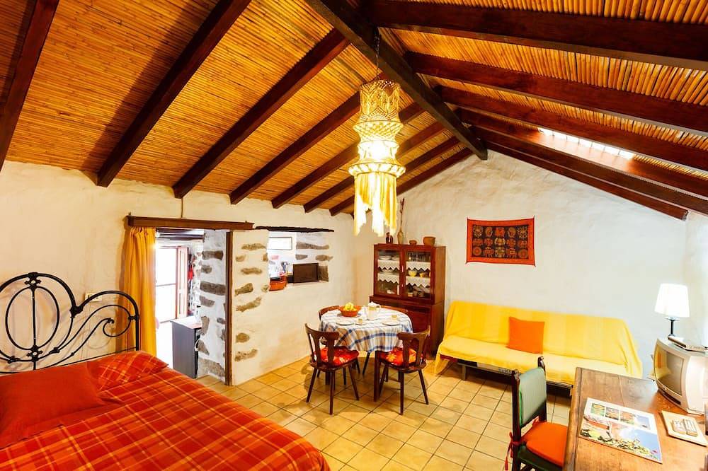 Casa La Pintora, strandnah, Garten, wandern im Naturpark, max. 2Personen +1Kind in El Risco, Agaete