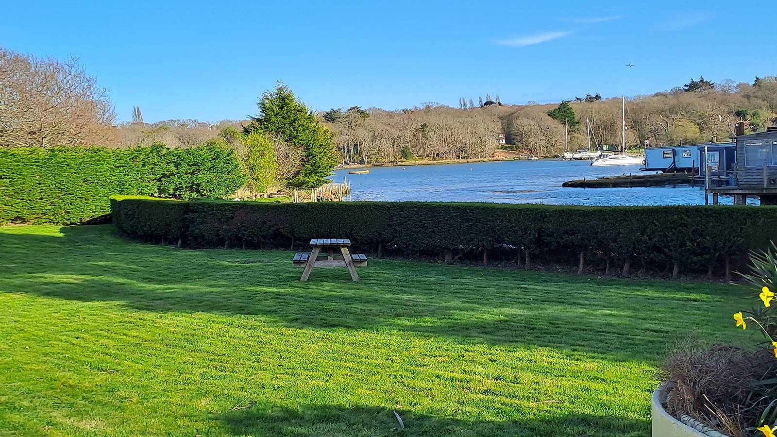 Entire apartment, Sandown on The Creek in Wootton Bridge, Isle of Wight