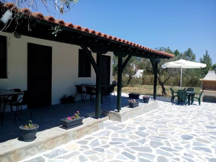 Gîte pour 5 personnes, avec jardin et balcon, adapté aux familles dans Ormos Panagias - 3